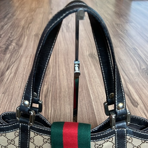 A144 - 💯 % authentic Gucci shoulder bag - Picture 12 of 16